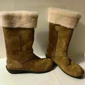 UGG Australian Karyn Cuff SheepSkin Boot, Size 8, Hand Woven Braided Det…